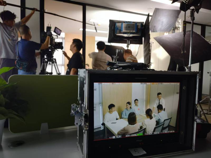 芷江TVC拍摄公司：科技产品视觉化大师，诠释未来感与功能美学